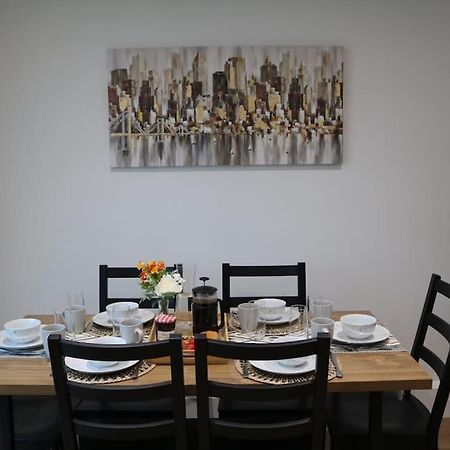 Elegant Room In Stylish House Мілтон-Кінз Екстер'єр фото